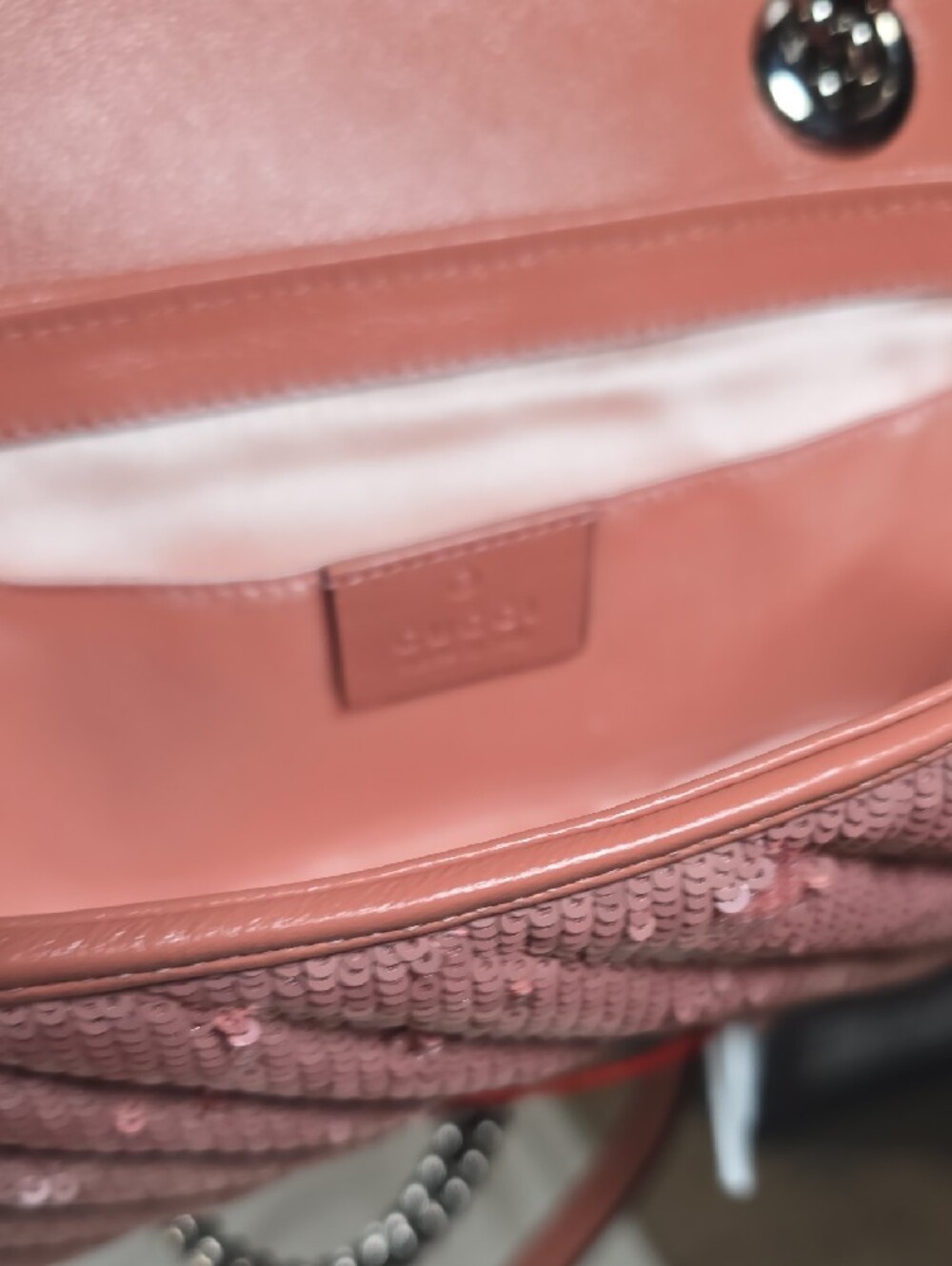GG Marmont Small Shoulder Bag - Picture 7 of 10